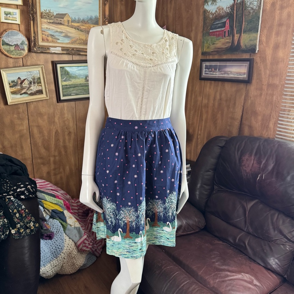 Retrolicious Retro Inspired Swan Print Skirt